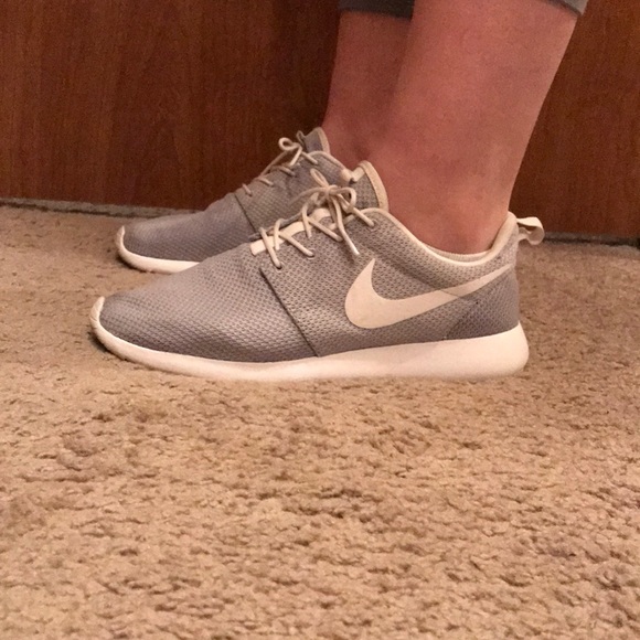Nike Shoes - Nike Roshe Run Shoe